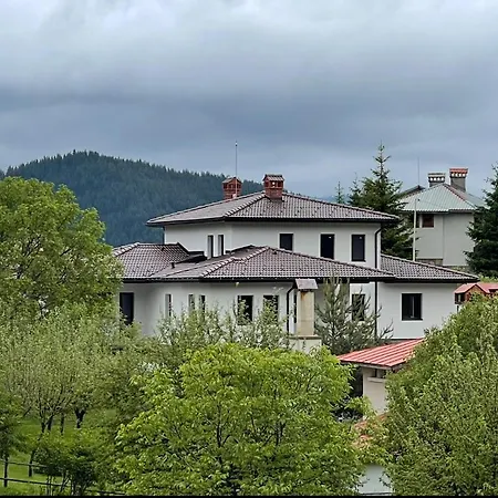 Konukevi меча стъпка